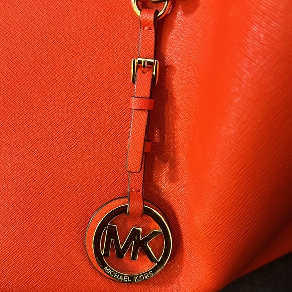 Michael KORS Saffiano Red Leather Tote - Picture 7 of 9